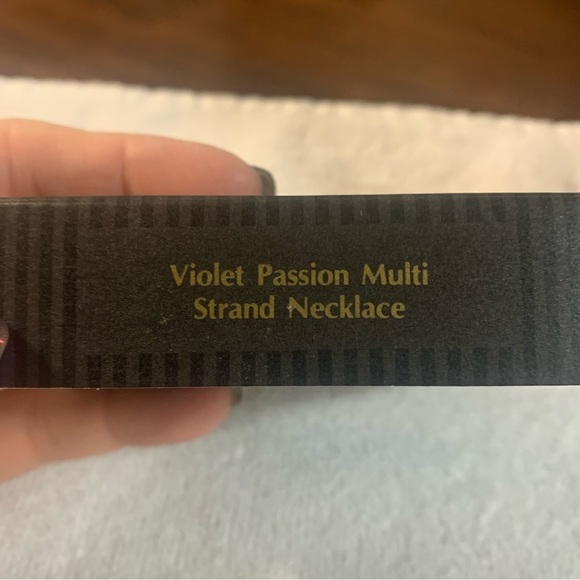 Avon Violet Passion multi strand  Goldtone/Purple Necklace NIB - Picture 5 of 7